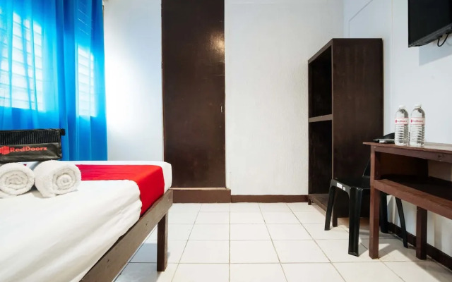 RedDoorz @ Downtown Bacolod