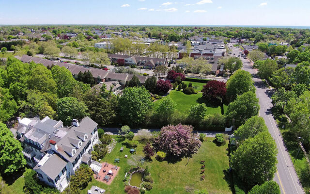 Village Latch Inn Hotel