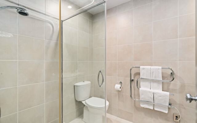 2-Bedroom Remarkables Apartment