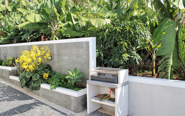 Modern, tranquil, A/C, heated pool. A balcony over the ocean! | Grayci’s House