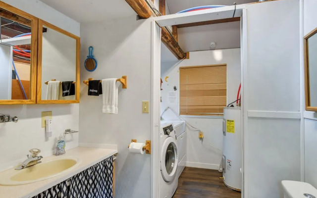 'grandpa's Cabin' ~ 30 Miles to Yellowstone!