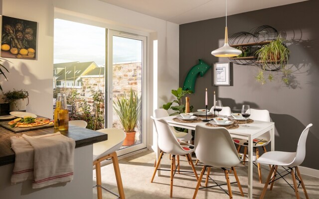 Habita Property 3 Bedroom House Parking