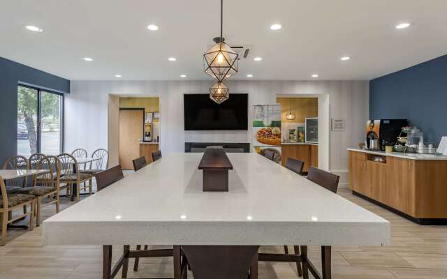 Quality Inn & Suites Chattanooga West near Lookout Mountain