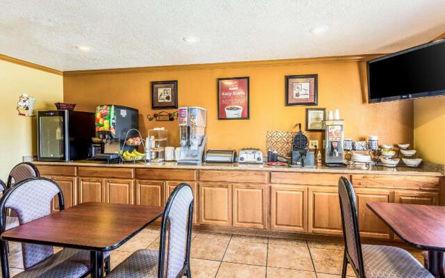 Econo Lodge Inn & Suites Albuquerque East I-40 Eubank Exit