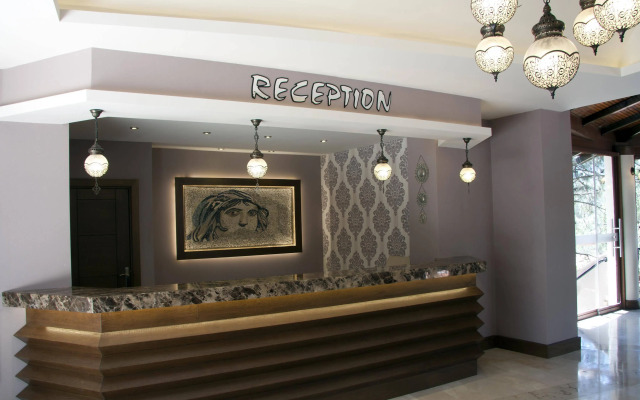 Hotel Pine Valley