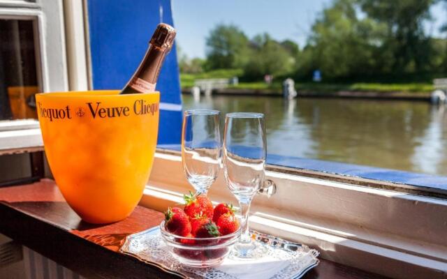 Boat Hotel De Barge