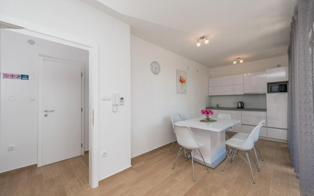 Villa Star 6 luxury apartment with a pool