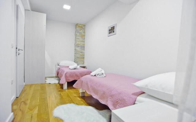 Apartment Domalu Old Town