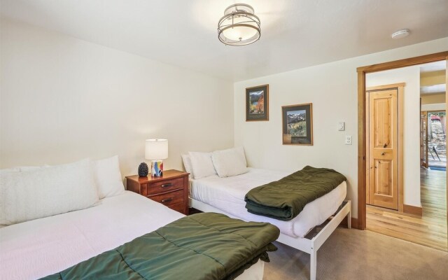 Freeride Haus 3 Bedroom Home by RedAwning