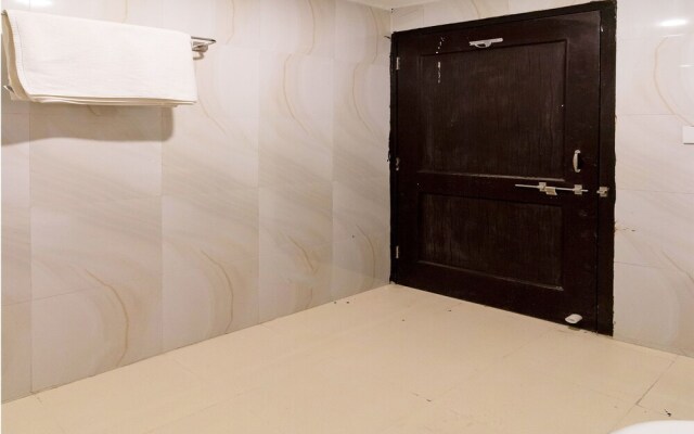 OYO Home 11410 Modern 3BHK Goverdhan Villas