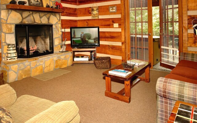 Creekside Memories - 2 Bedrooms, 2 Baths, Sleeps 6 Cabin by RedAwning