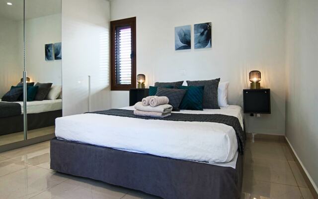 Phaedrus Living Seaside Constantinos 113