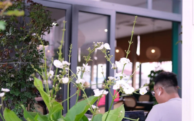 The Bloom Classic - Hotel and Bistro