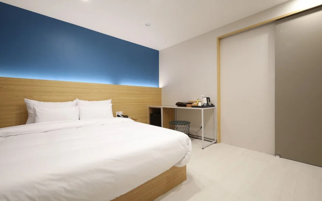 Calm Rest Hotel Gimhae
