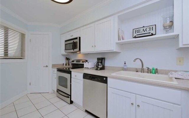 Hibiscus 201D - Two Bedroom Condo
