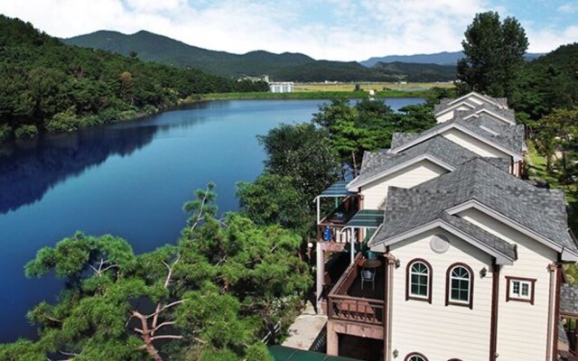 Gyeongju Lakeside Waltz Pension