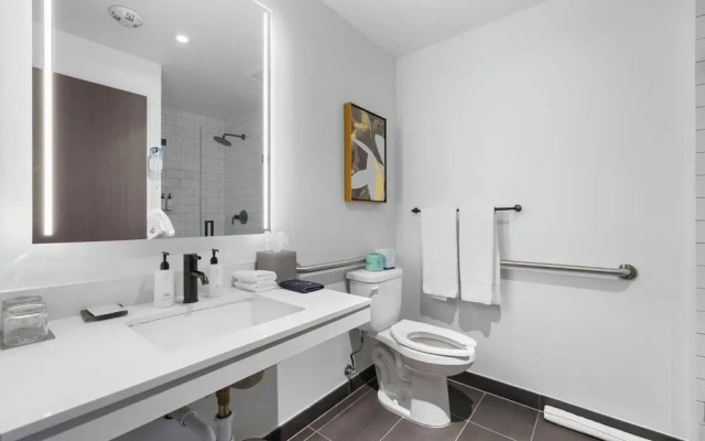 Luxury Studio with Stunning Views & Pool