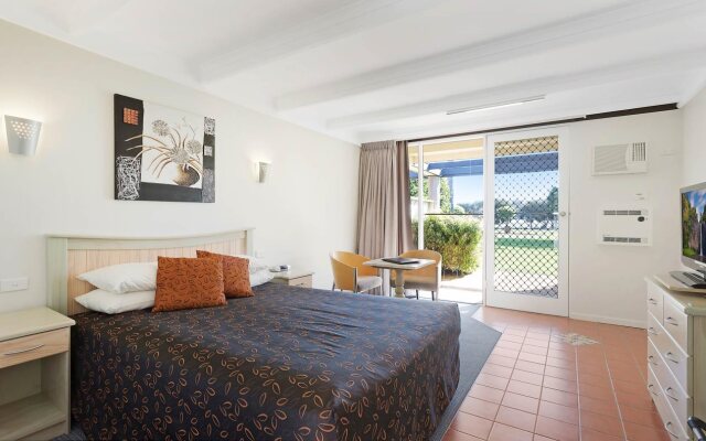 Black Dolphin Motel & Apartments