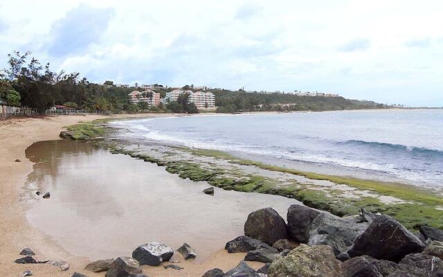 Beach condo with Pool and Ocean View