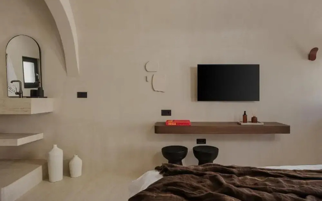 Akri Santorini with heated Jacuzzi