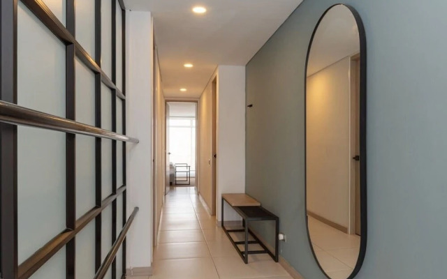 Lovely 3 BR w/ Balcony in Laureles Medellin