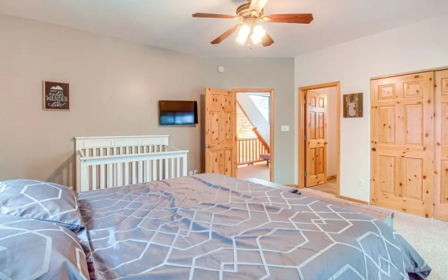 Tranquil Heber-overgaard Cabin w/ Decks & Grill!, Heber