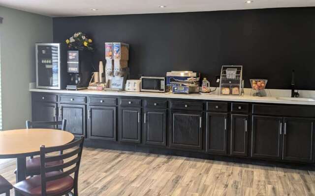 Super 8 by Wyndham Shelbyville