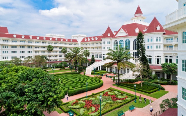 Hong Kong Disneyland Hotel