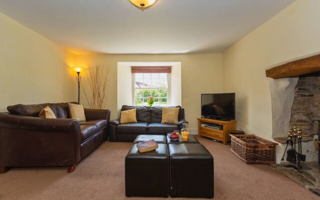 Braunton Poyers Farmhouse 6 Bedrooms