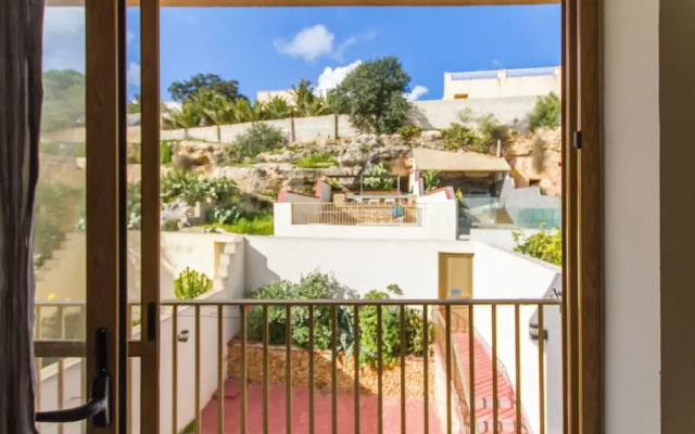 Pool and Sea, charming Merill Apart 5