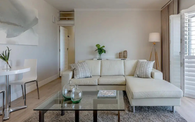 Peaceful Apartment in Camps Bay Sapphire Tide Suite