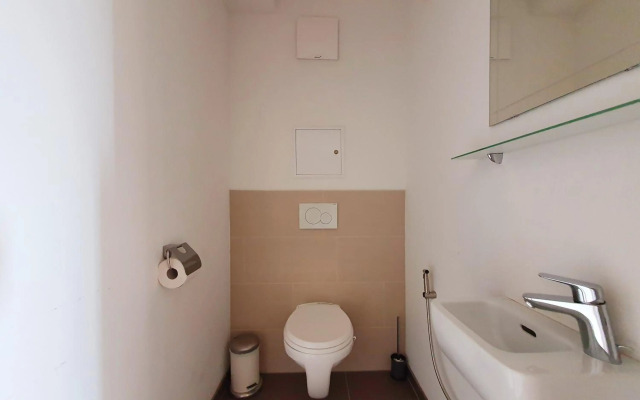 Near Lake Stylish & Fully Furnished Apartment