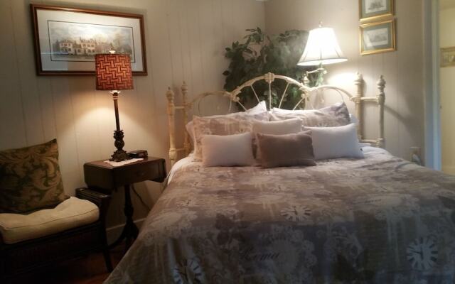 Pineapple Hill Inn Bed & Breakfast
