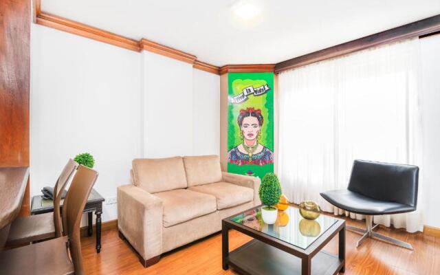Lloyds Apartsuites Parque 93
