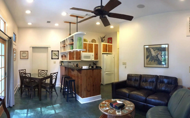 Hibiscus Coffee & Guesthouse