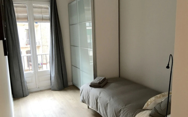 Apartamento con Inmejorable UbicaciÃ³n al lado de Las Ramblas