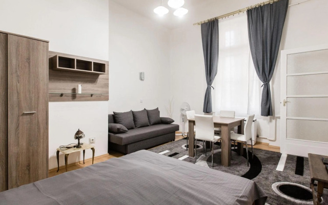 W2 Synagogue Apartment