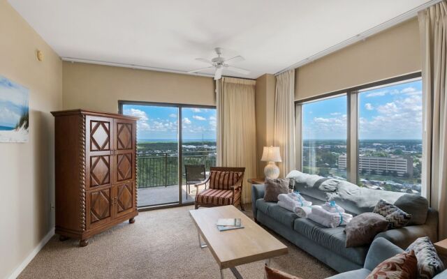 Across From The Beach! Near Pier Park & Dining! Sleeps 6! 2 BR / 2 BA!