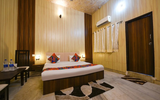 Fabhotel The Grand Palace