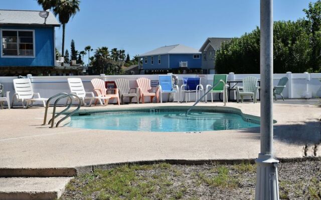 701NS Barefoot Getaway by RedAwning
