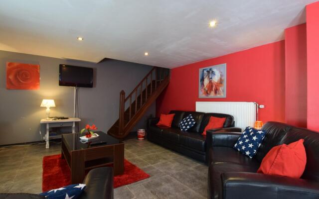 Pleasant Holiday Home with Sauna and Jacuzzi in Courtil
