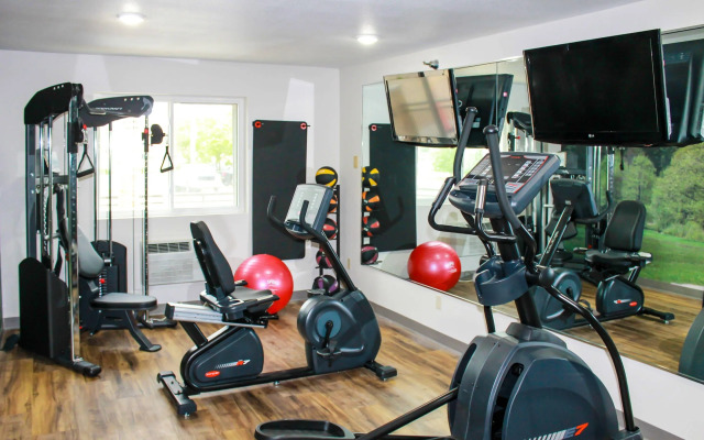 Clarion Pointe Bettendorf - Quad Cities