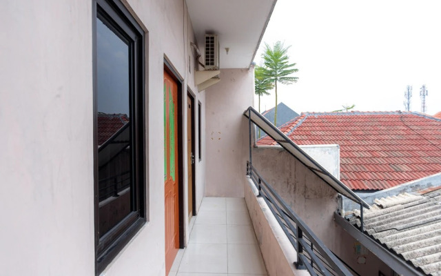 RedDoorz @ Osuko Residence Sukomanunggal Jaya