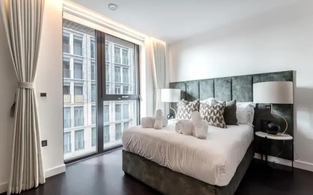 Luxury Riverfront Retreat in London
