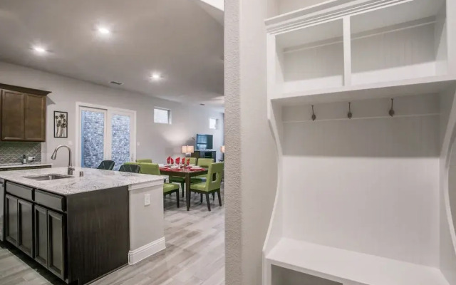 Beautiful furnished 3 bedroom Allen Home