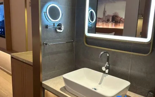Vienna Hotel (Haikou Laocheng Nanhai Avenue) – Bathroom – Rongshan