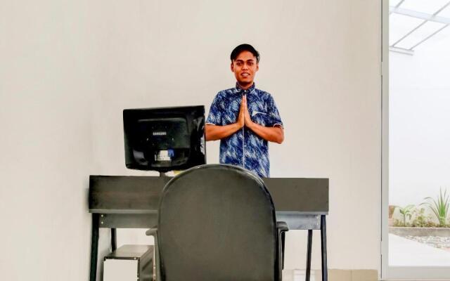 OYO 3512 Golden White House