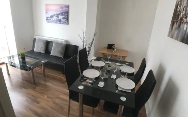 Bermondsey London, 3 People Apartment, Peaceful
