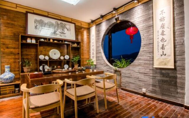 Tengchong Yinghe sightseeing Inn