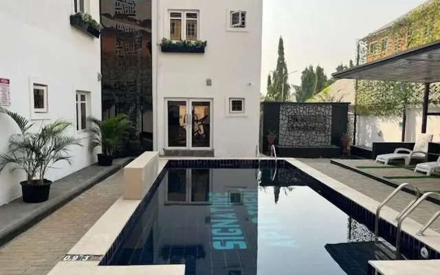 Quintessential Apartments By Signature